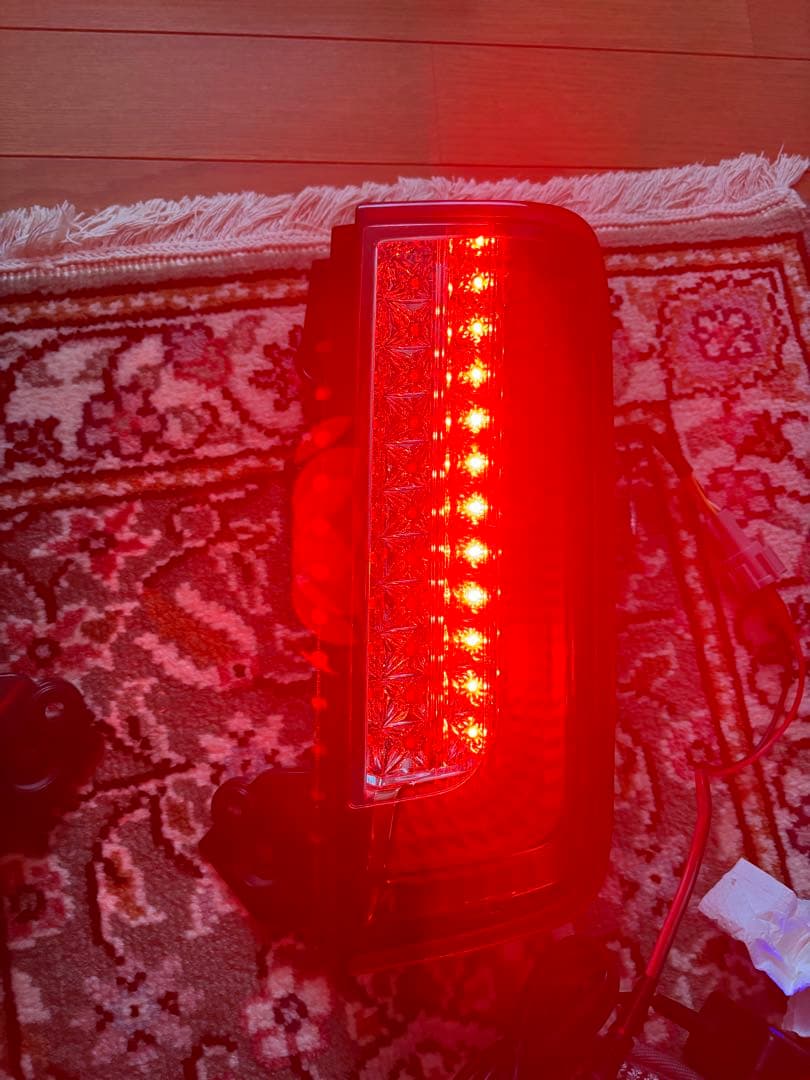E52 エルグランド Valenti （ヴァレンティ）テールランプ レッド