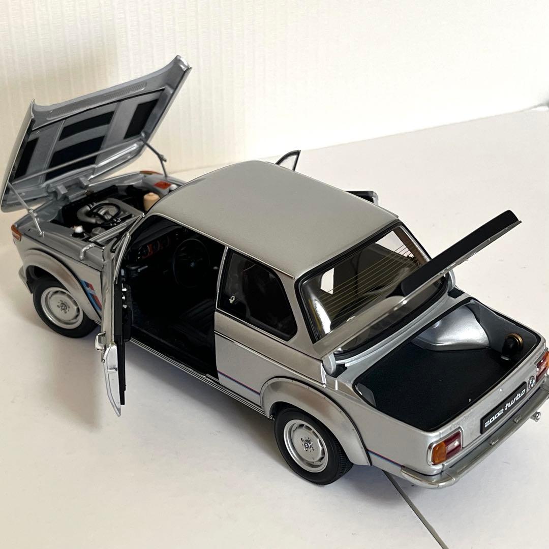 AUTO art 1/18  2002TURBO シルバー (一部破損有り