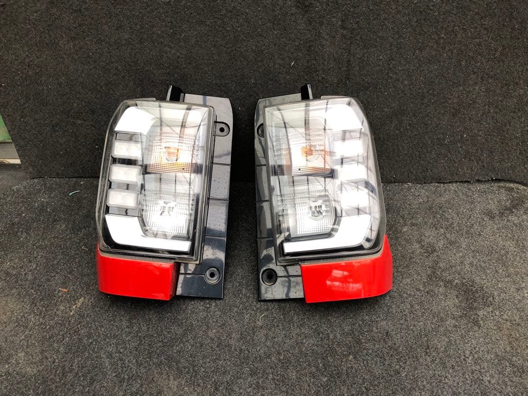 タフトダイハツ 6BA-LA900S テールライト 左右 テールランプ