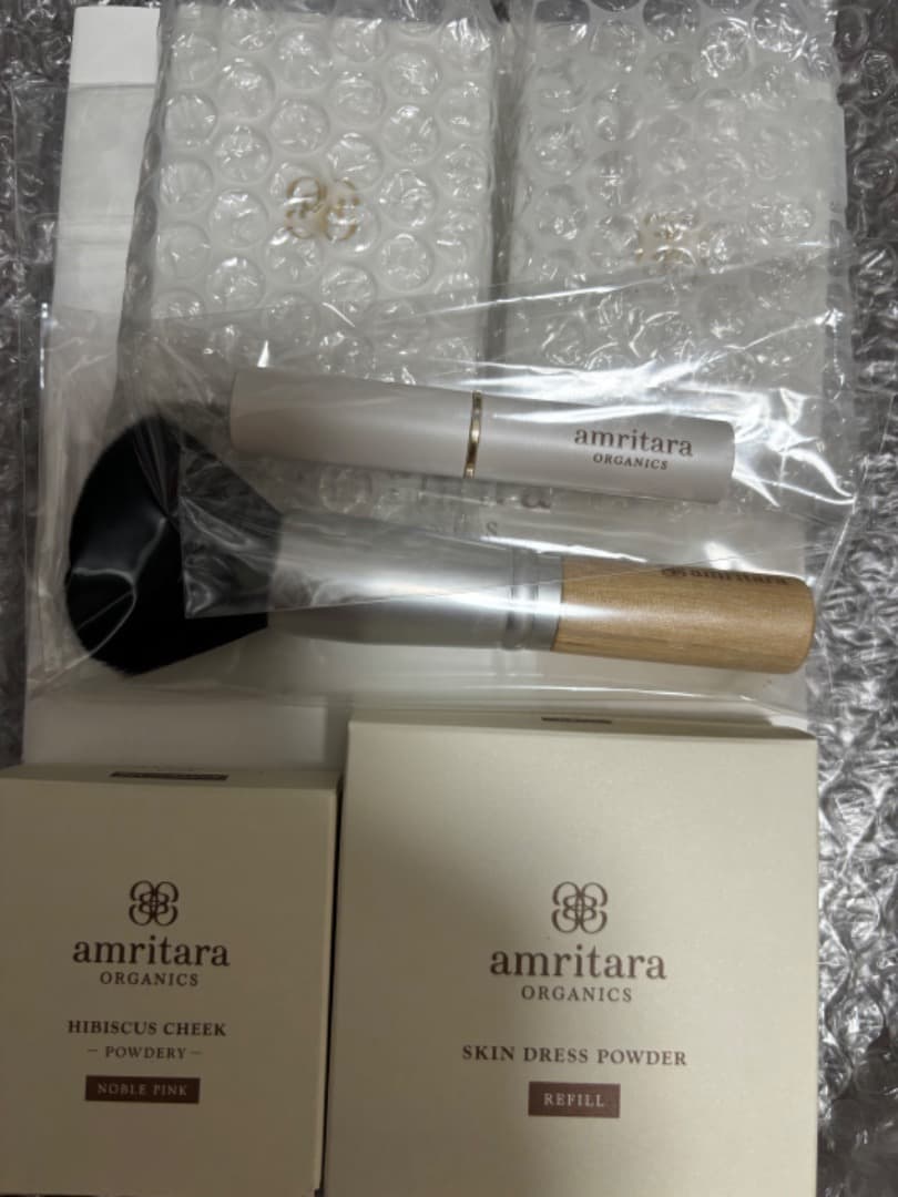 アムリターラ　アイシャドウ＆チーク