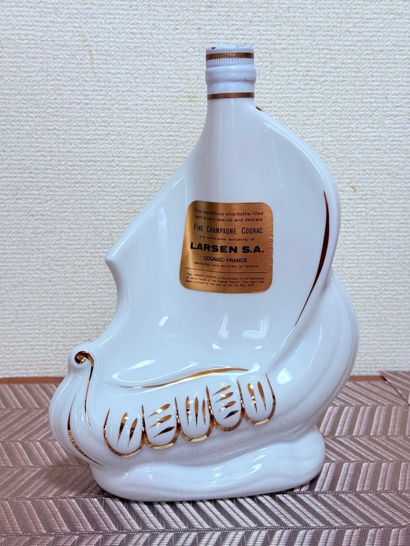 LARSEN COGNAC 船型ボトル