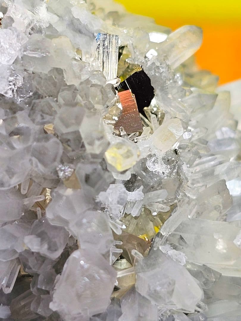 約1.9kg 青森産 パイライト水晶クラスター