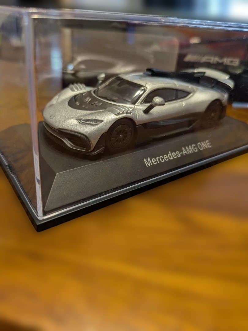 希少　ディーラー特注品メルセデスAMG-ONE 1/43