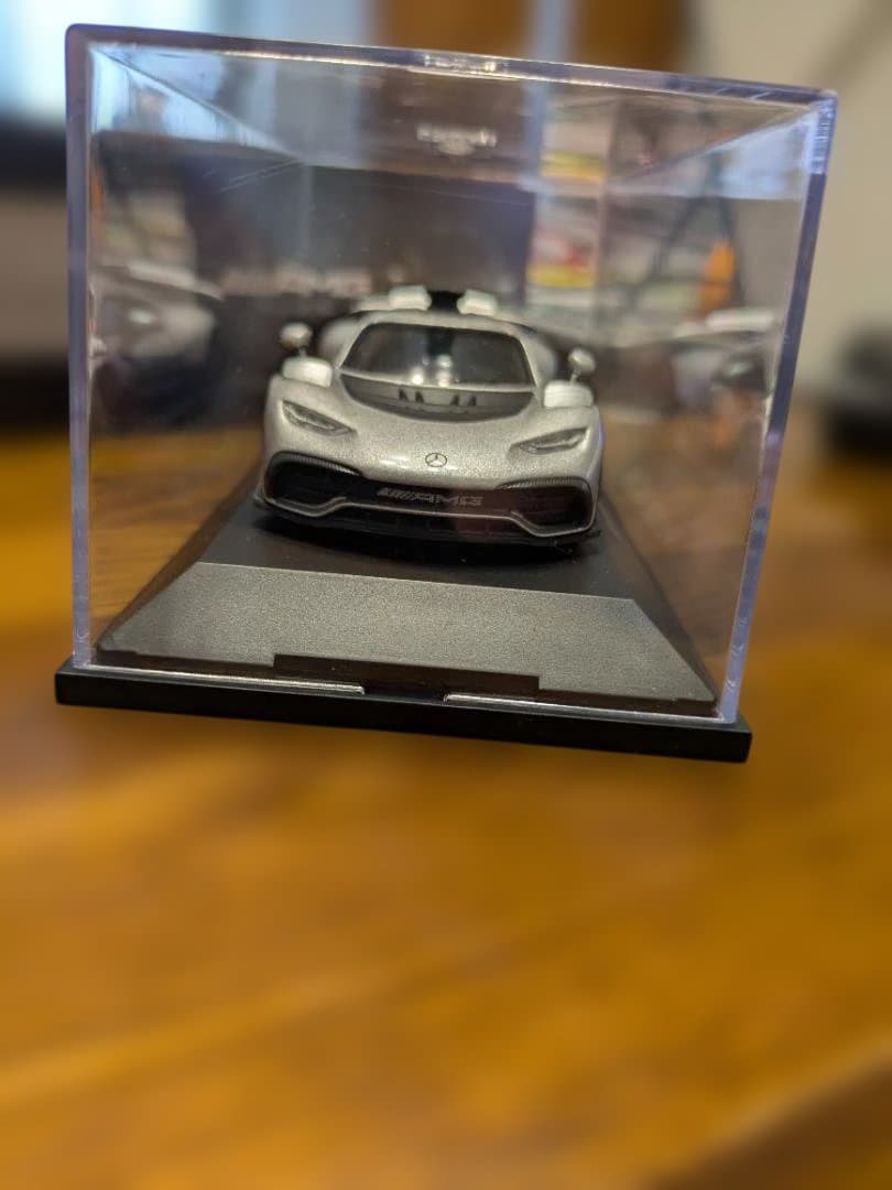 希少　ディーラー特注品メルセデスAMG-ONE 1/43