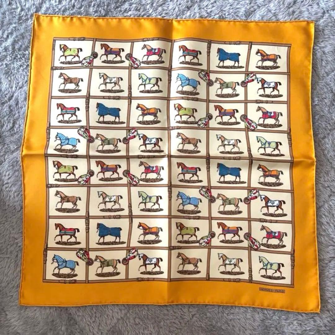 HERMES エルメス　馬デザイン スカーフ イエロー　プチカレ