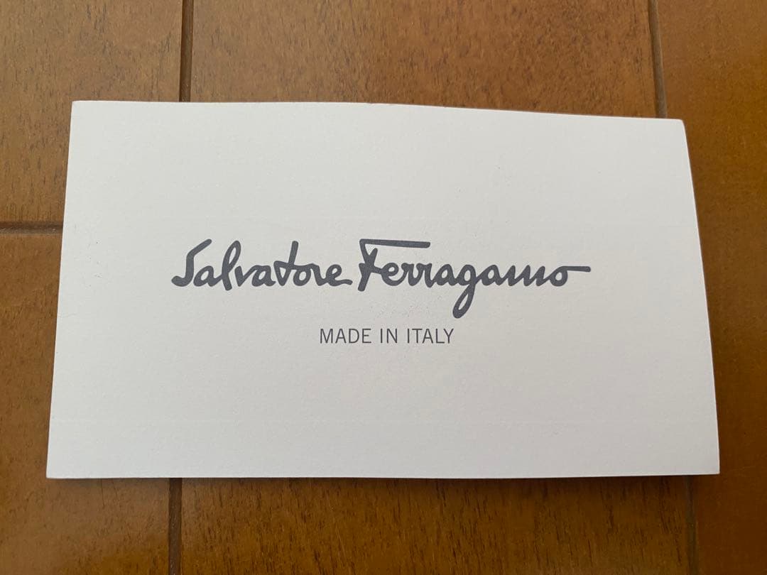 Ferragamo フェラガモ　VARA バッグ　ピンク