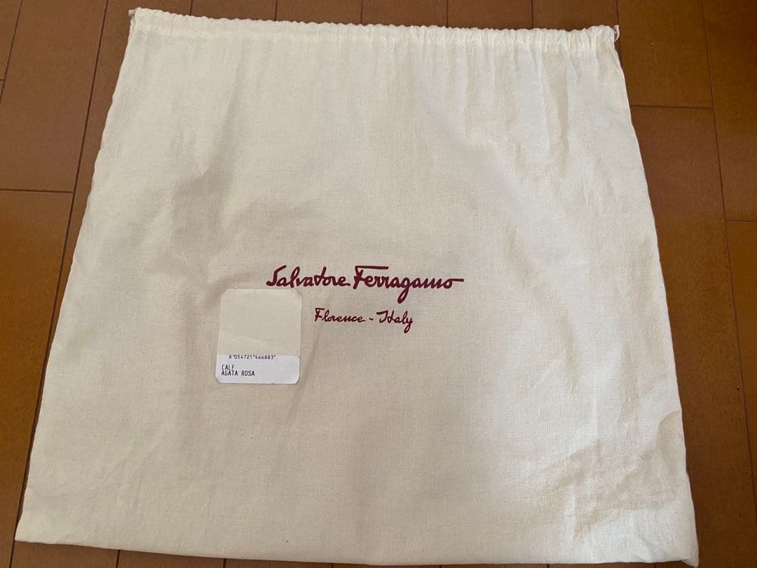 Ferragamo フェラガモ　VARA バッグ　ピンク