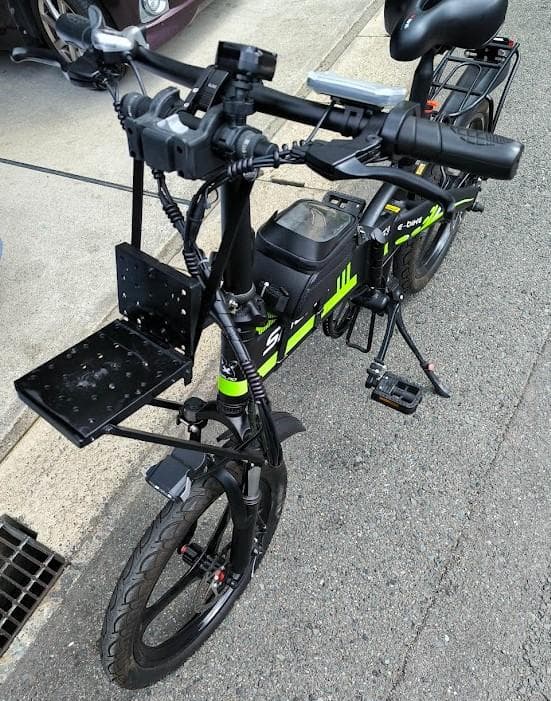 ピカチュウ　引取り限定！美品20インチ電動アシスト自転車 公道走行可