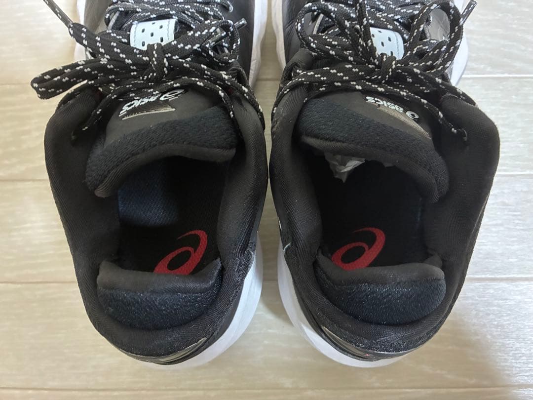 美品 asics アシックス NOVA SURGE LOW 25.5㎝ バッシュ