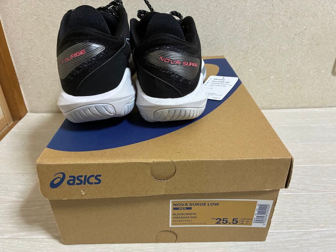 美品 asics アシックス NOVA SURGE LOW 25.5㎝ バッシュ