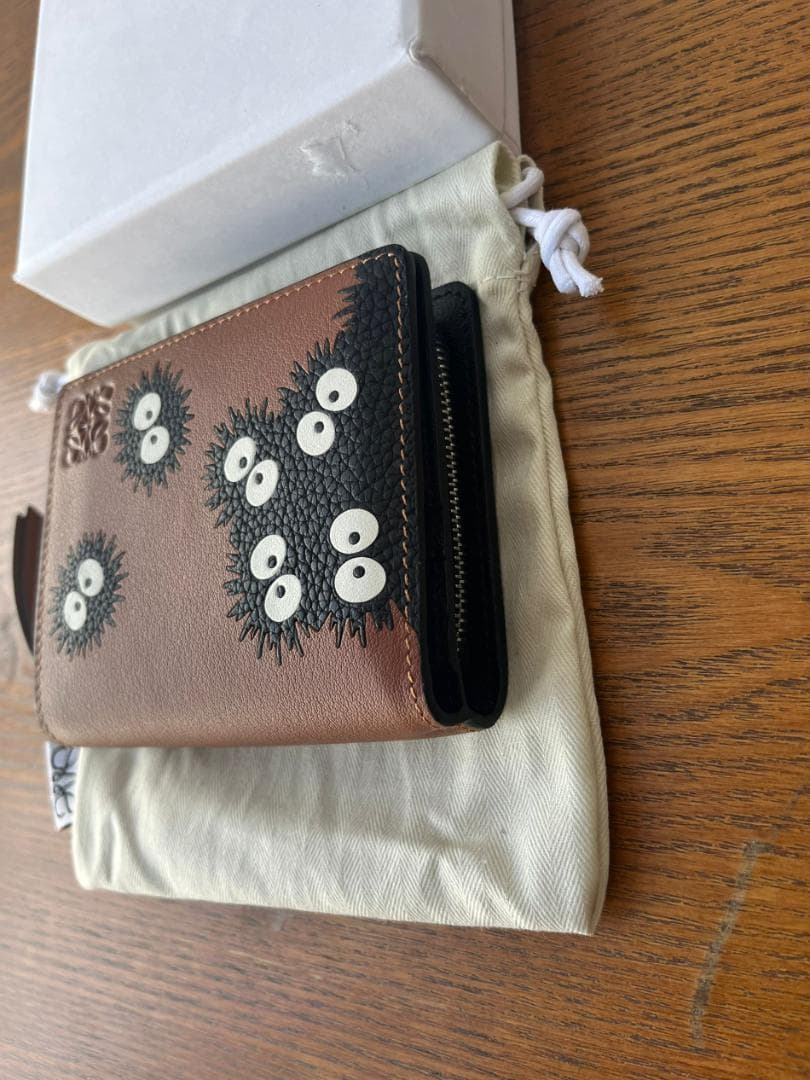 ロエベ LOEWE ジブリ となりのトトロ まっくろくろすけ 二つ折り財布