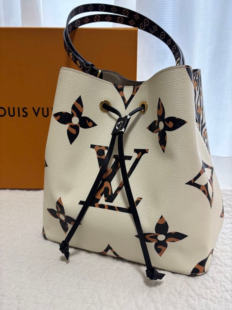 LOUIS VUITTON モノグラム ネオノエ　ジャングル