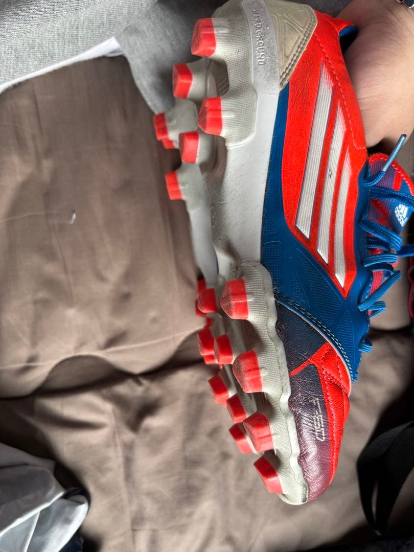 adidas スパイクシューズ 青/赤　25.5