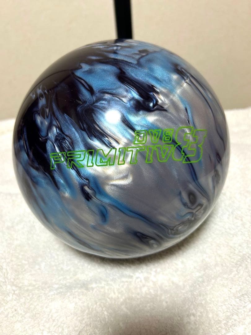 DV8 PRIMITIVE ボウリングボール