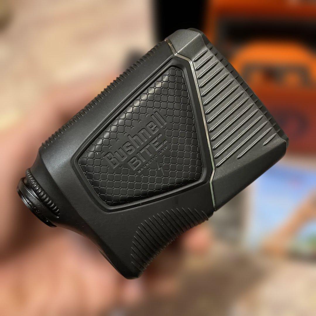 Bushnell ゴルフ用距離計 PRO XE 新品電池3個付き