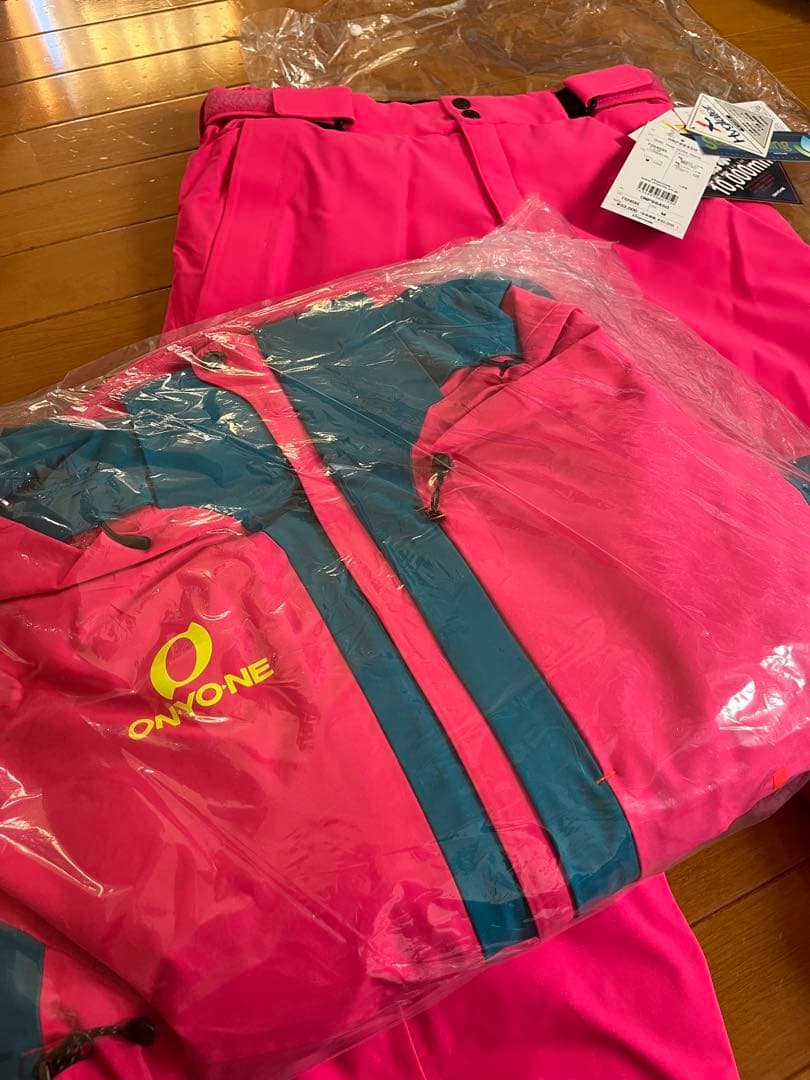 新品★金額交渉可【ONYONE】 スキーウェアセット ピンク/ターコイズ
