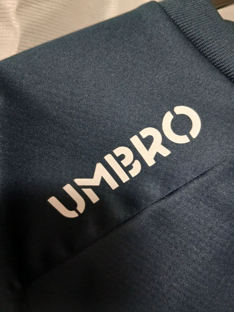 【値下げ】アンブロUMBROドライシェルトップ上下セット　Sサイズ　防風　耐水