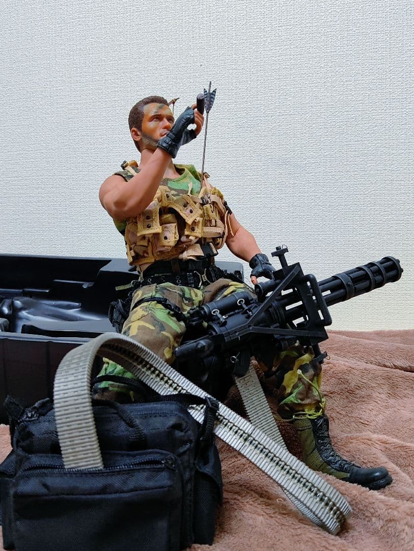 HOTToys.映画[プレデター:(ダッチ少佐)1/6]希少品!