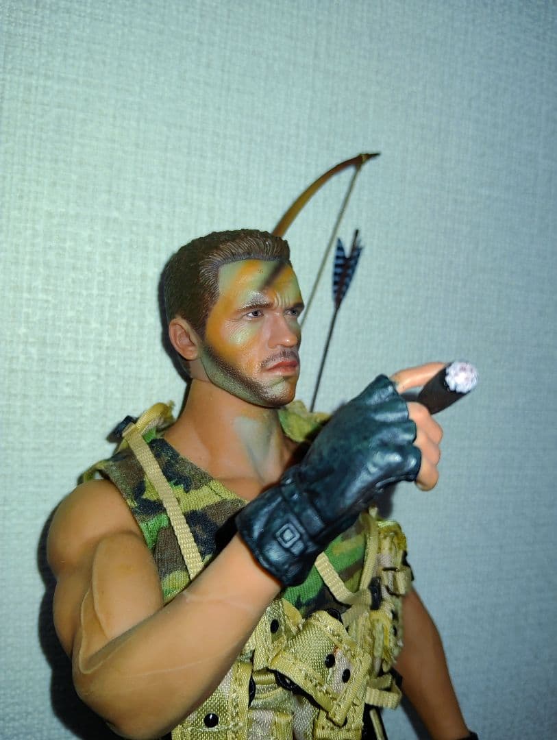 HOTToys.映画[プレデター:(ダッチ少佐)1/6]希少品!