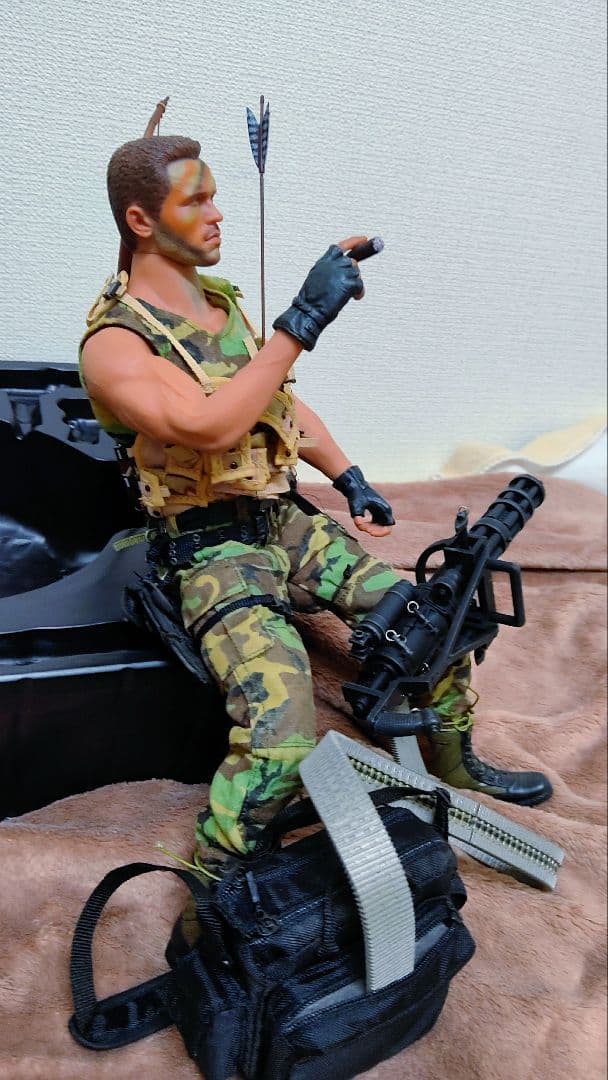 HOTToys.映画[プレデター:(ダッチ少佐)1/6]希少品!