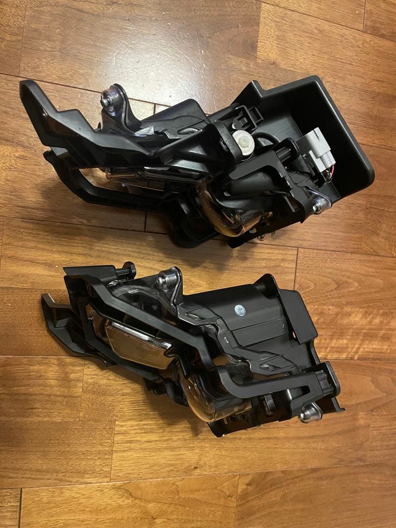 ランクル300 VJA300W VX 純正フォグランプ