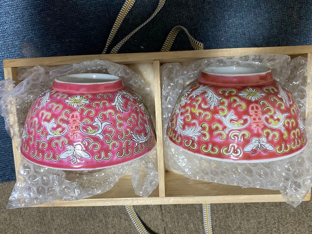 清代　中国美術　景徳鎮窯　粉彩唐花蝶喜文字文碗　２客　箱付き　唐物　古玩