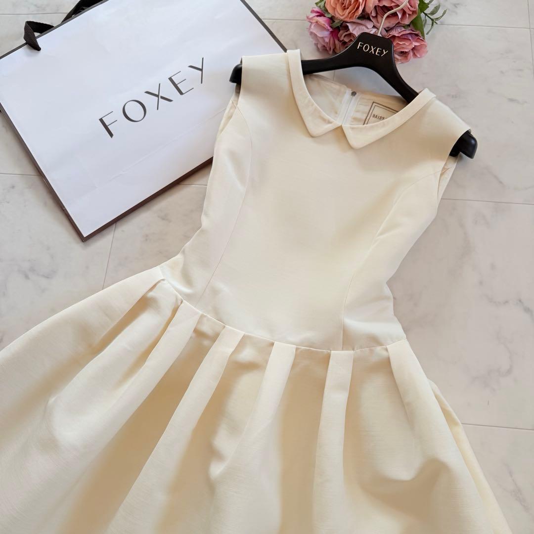 極美品✨定価14万 フォクシーデイジーリン 襟付きフレアドレスワンピース 白