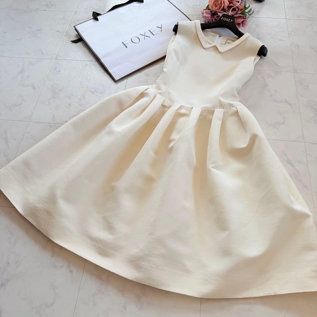 極美品✨定価14万 フォクシーデイジーリン 襟付きフレアドレスワンピース 白