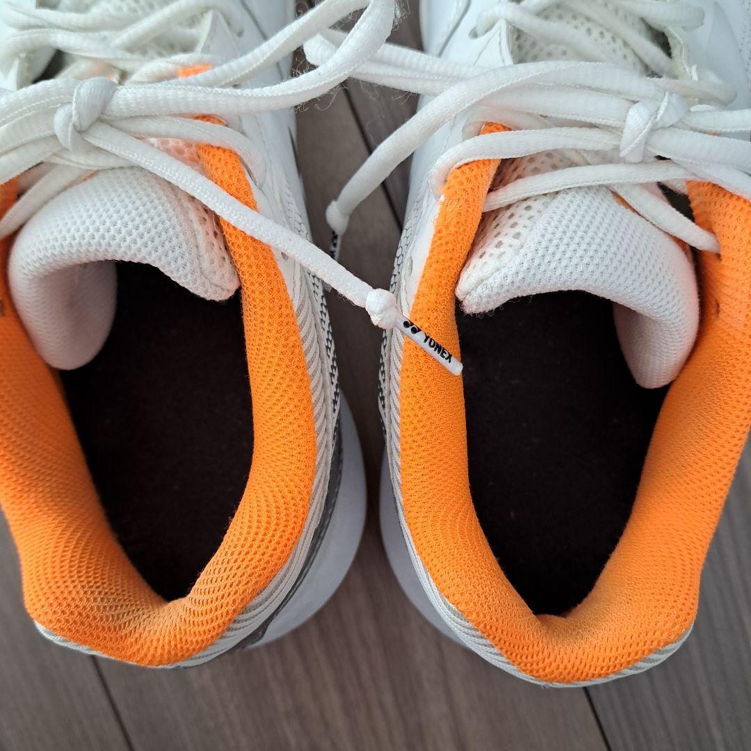 美品　YONEX　バドミントンシューズ　25.5cm　破格