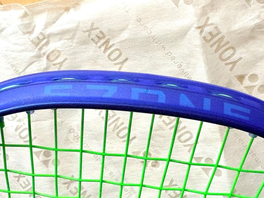 【ほぼ新品】 YONEX EZONE 100L G2 2025 国内正規品