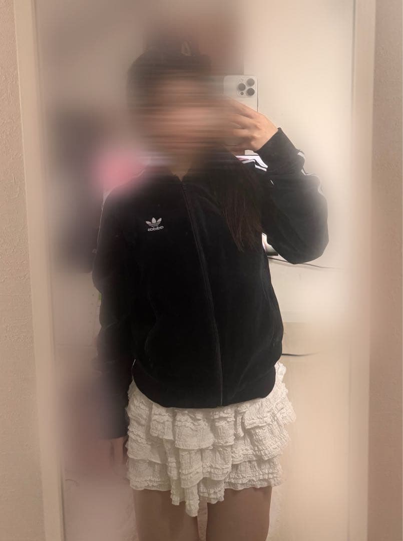 adidasトラックジャケット ベロア生地