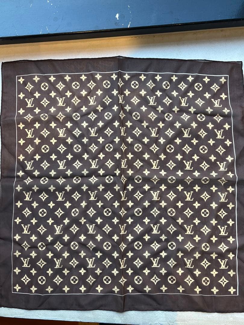 【新品未使用】Louis Vuitton モノグラム　バンダナ　シルク100%