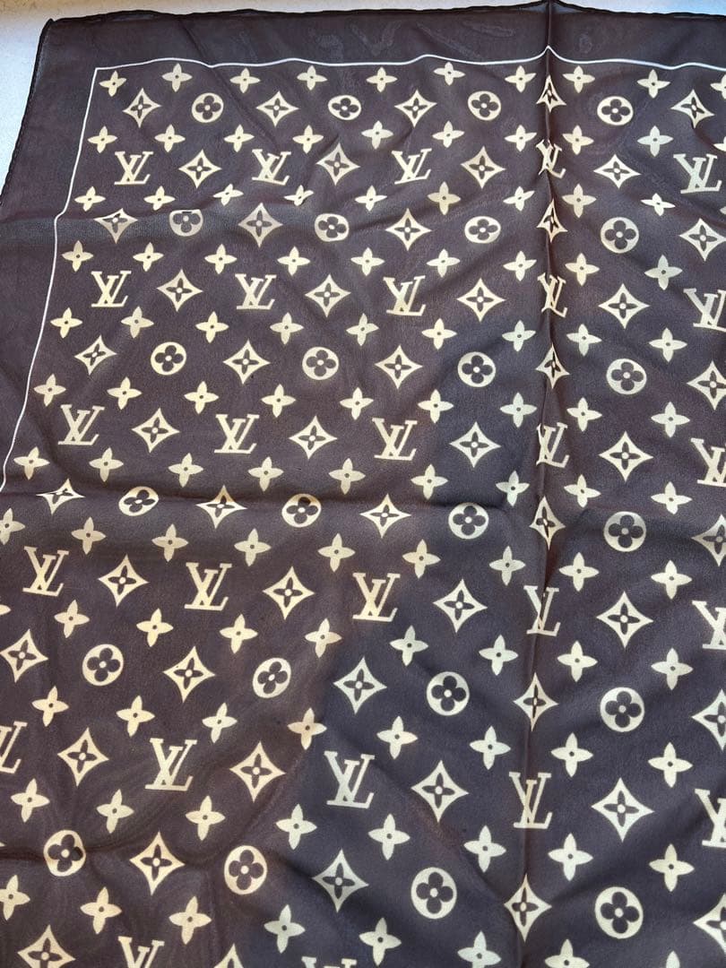 【新品未使用】Louis Vuitton モノグラム　バンダナ　シルク100%