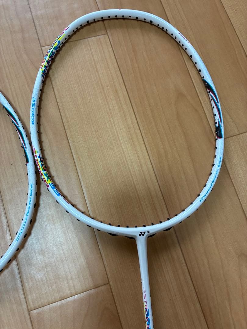 バドミントンラケット　ヨネックス ASTROX 33 2本セット