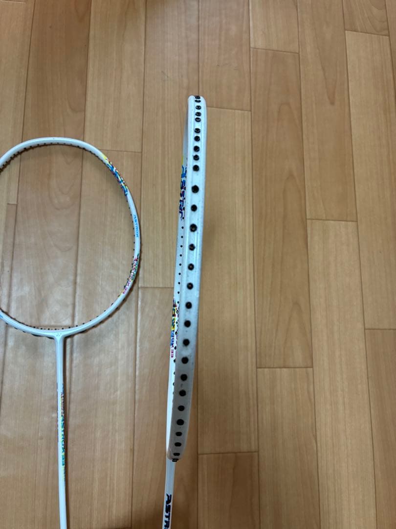 バドミントンラケット　ヨネックス ASTROX 33 2本セット