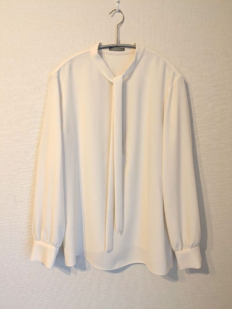美品 セオリーリュクス 定価3万 Marvine ボウタイブラウス アイボリー