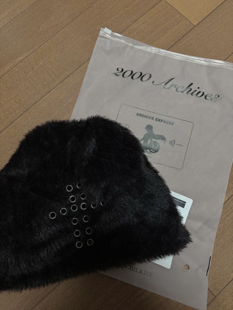 2000archives hug stud beanie シズニルック
