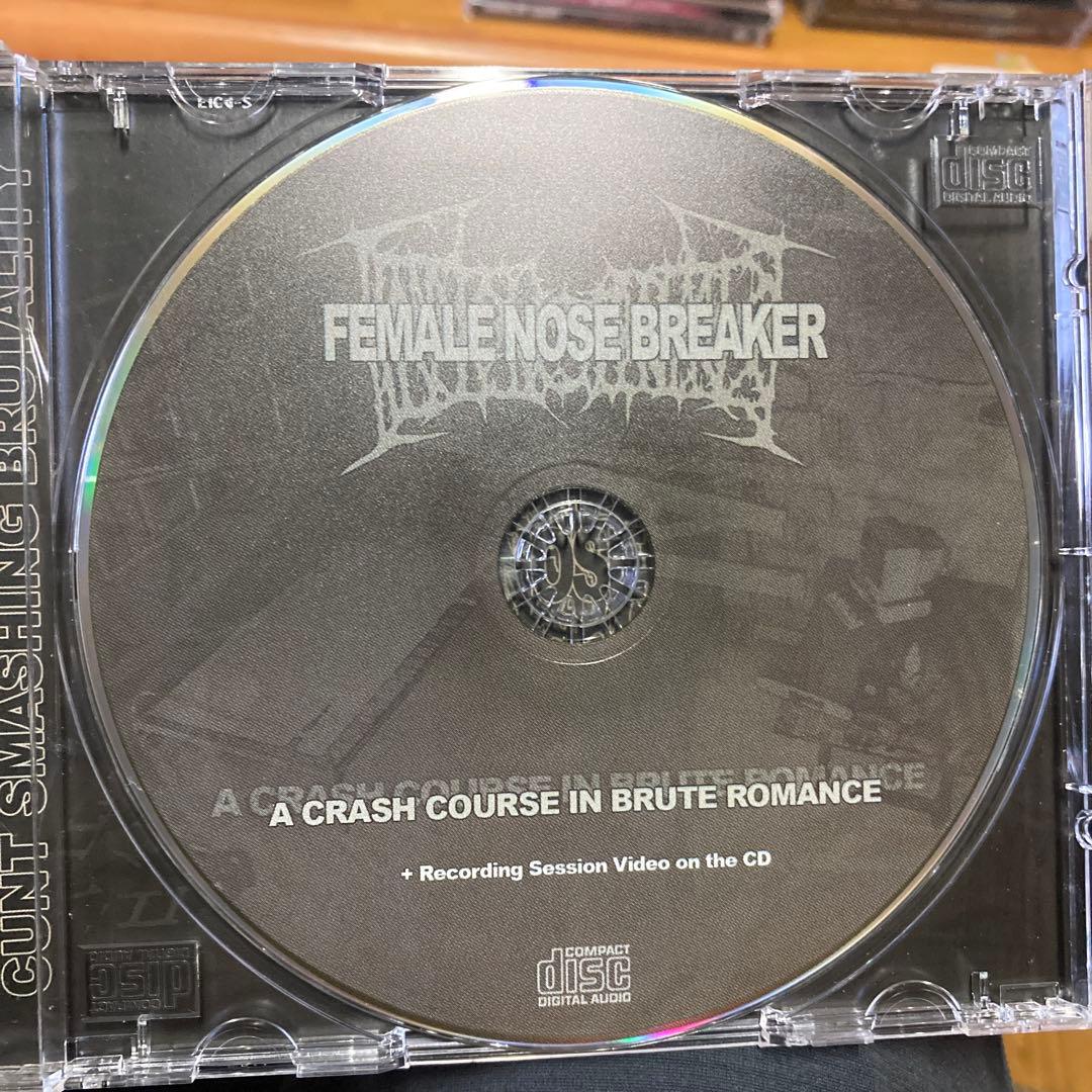 洋楽 female nose breaker