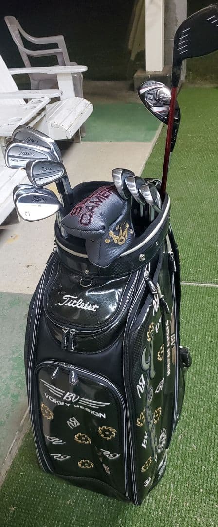Titleist ボーケイデザイン限定キャディバッグのみ。