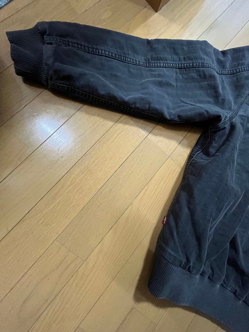LEVI’S グレージップパーカー