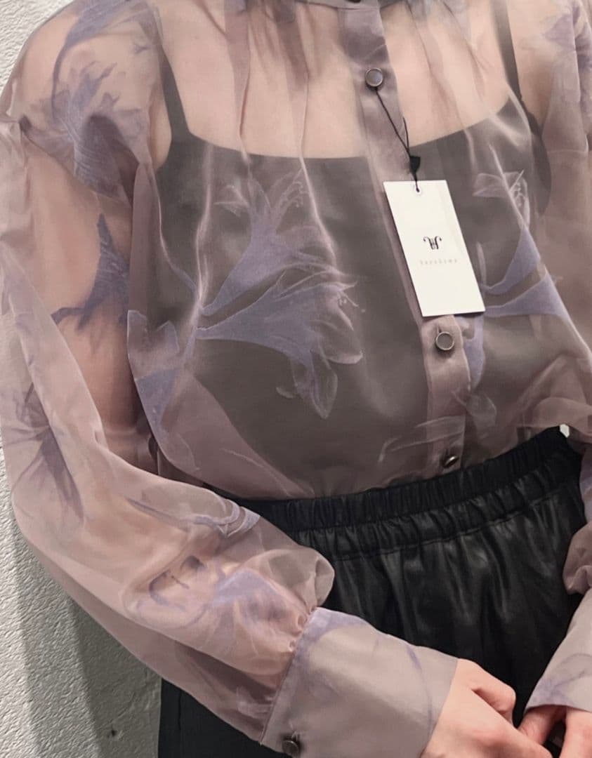 マホロオギノ　lily flocky blouse
