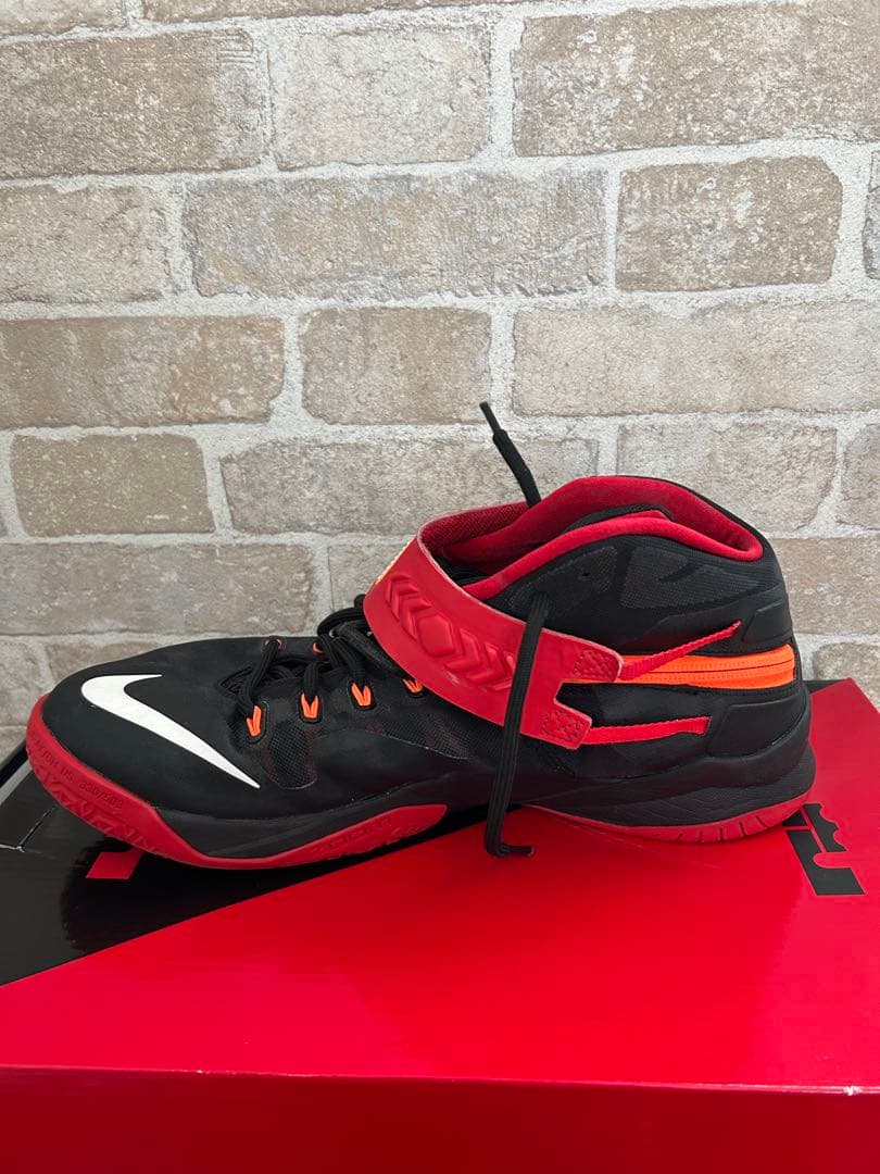 Nike Zoom Soldier VIII 黒/赤 30cm
