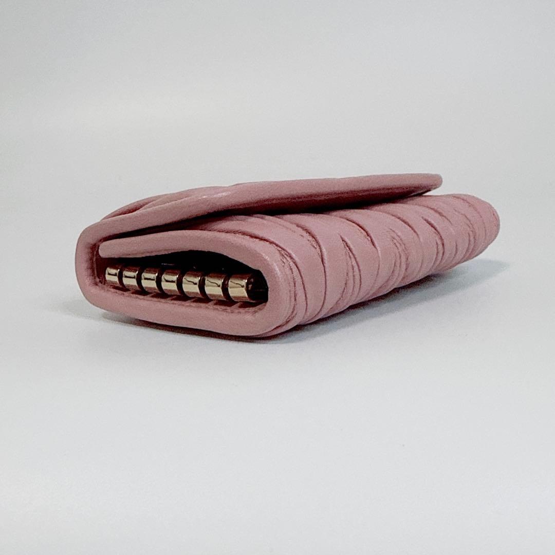 【未使用品級】miumiu ６連キーケース　マトラッセ　ローズピンク　レザー