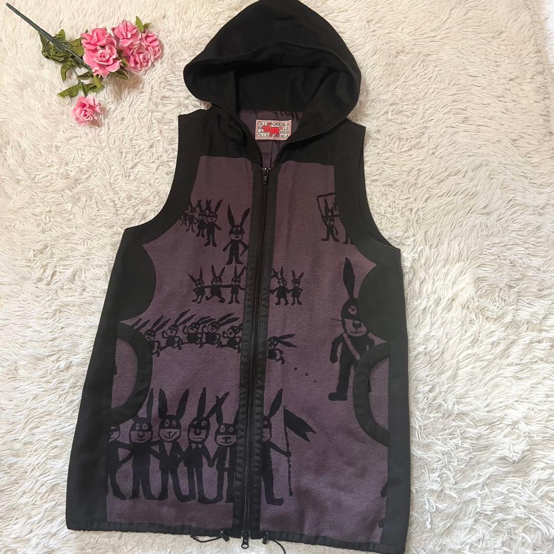 【SALE】アルベロベロ　アンゴラ混ベスト　フード　うさぎ柄　ウサギ　ブラック