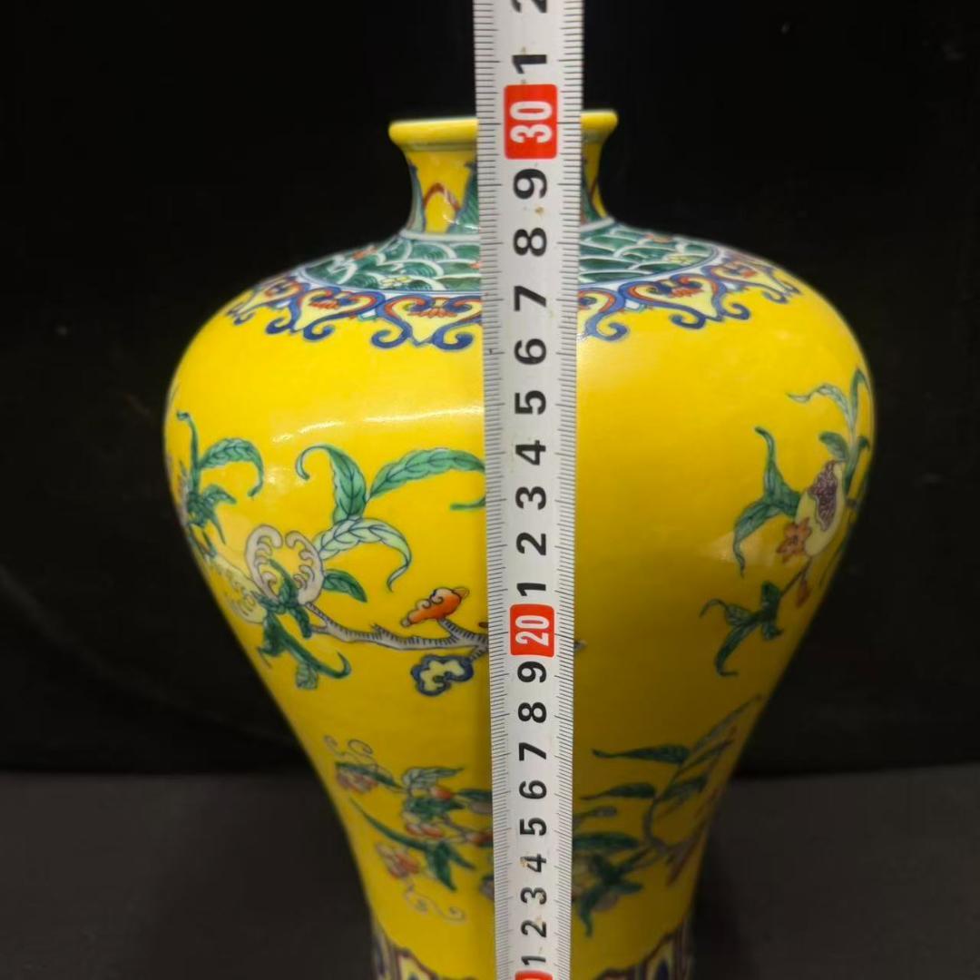 大清乾隆年制款 黄地粉彩　旧蔵時代物 花瓶
