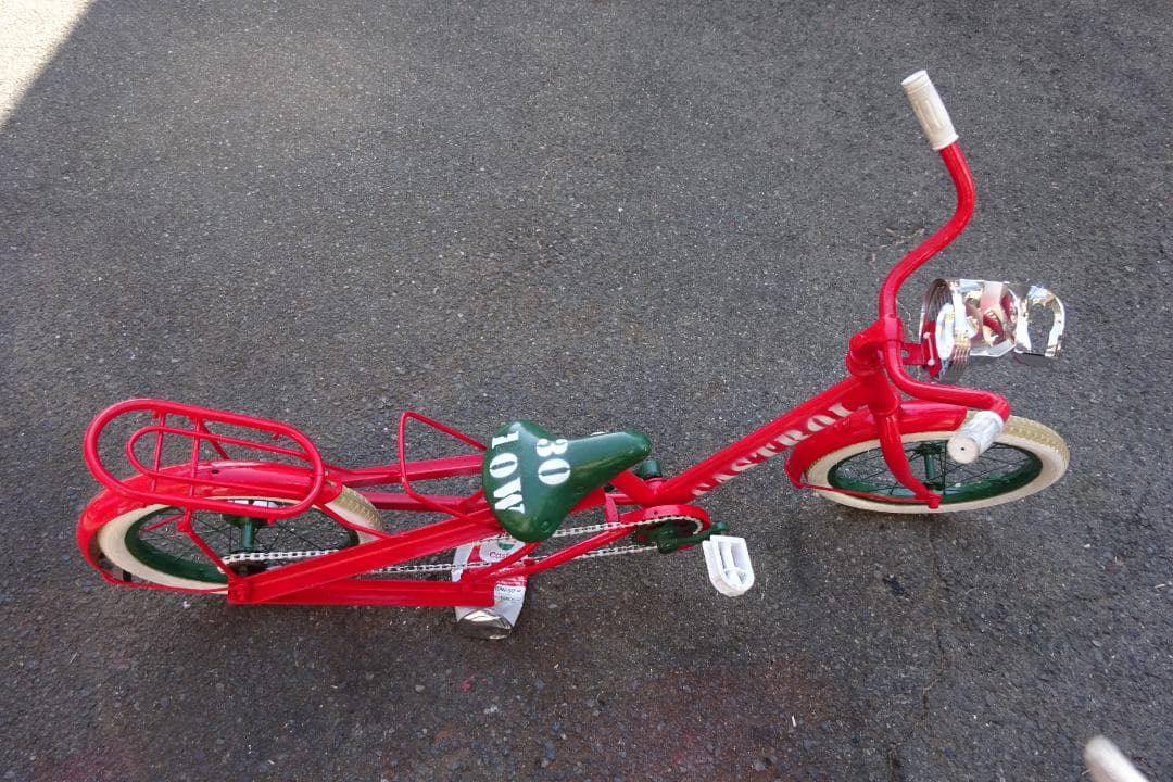 カストロールカラ― 程よいシャコタン 実動 キャルルック ガレージインテリア