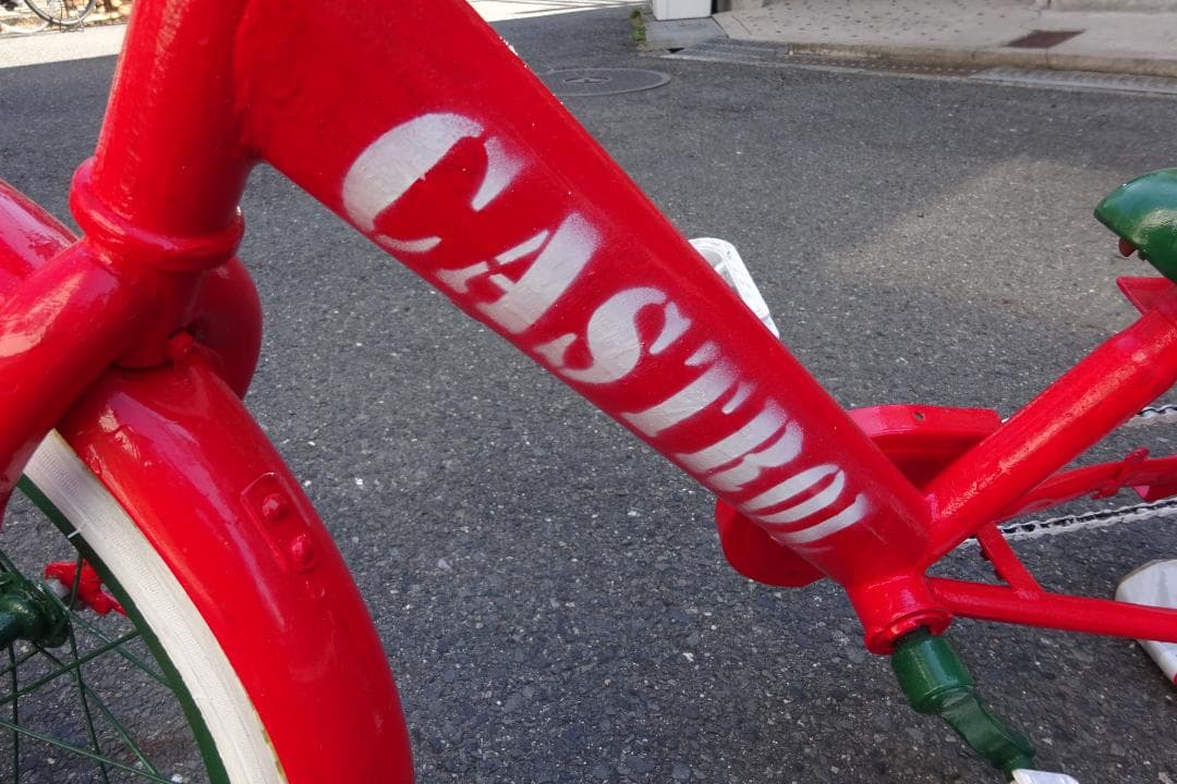 カストロールカラ― 程よいシャコタン 実動 キャルルック ガレージインテリア