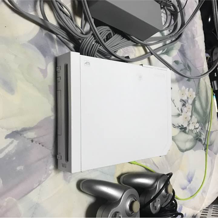 コントローラ二つ Wii本体 コード類