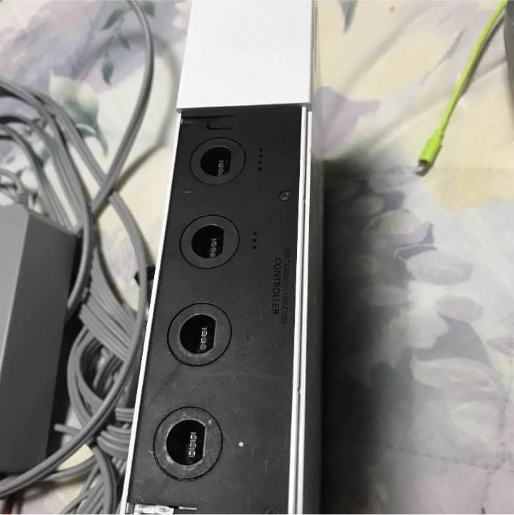 コントローラ二つ Wii本体 コード類