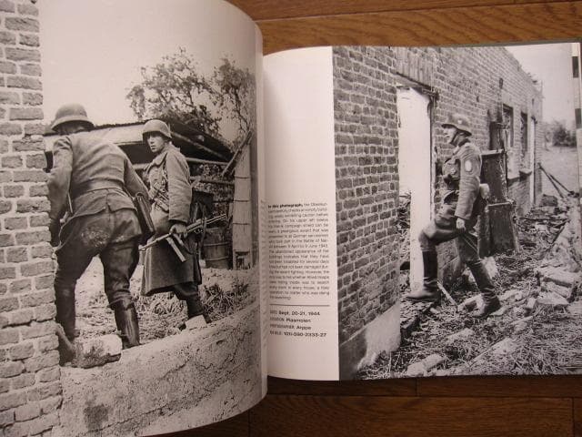 洋書 Kampfraum Arnheim: A Photo Study of